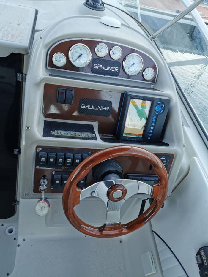 Barco de motor BAYLINER - Imagen 6